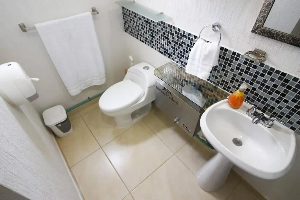 Casa-Piscina-3Hab-Bano Privado-Wifi 50 Mbps-Tina Villa Cancun 0*,